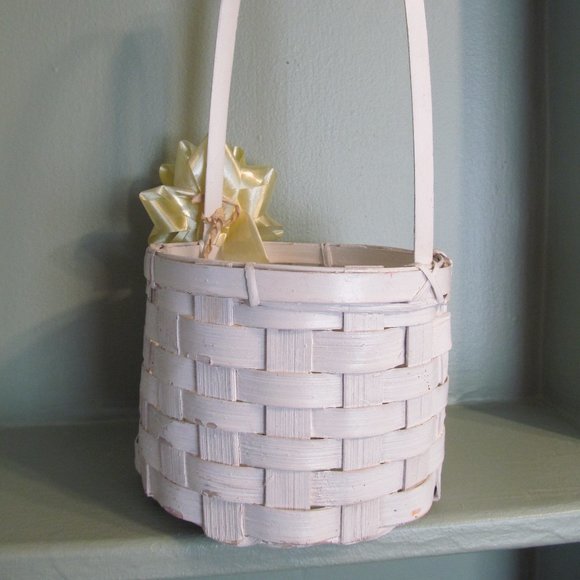 Vintage Woven Wicker Basket ~ Yellow Duck & Eggs ~ White with Handle So Cute! - Picture 5 of 9